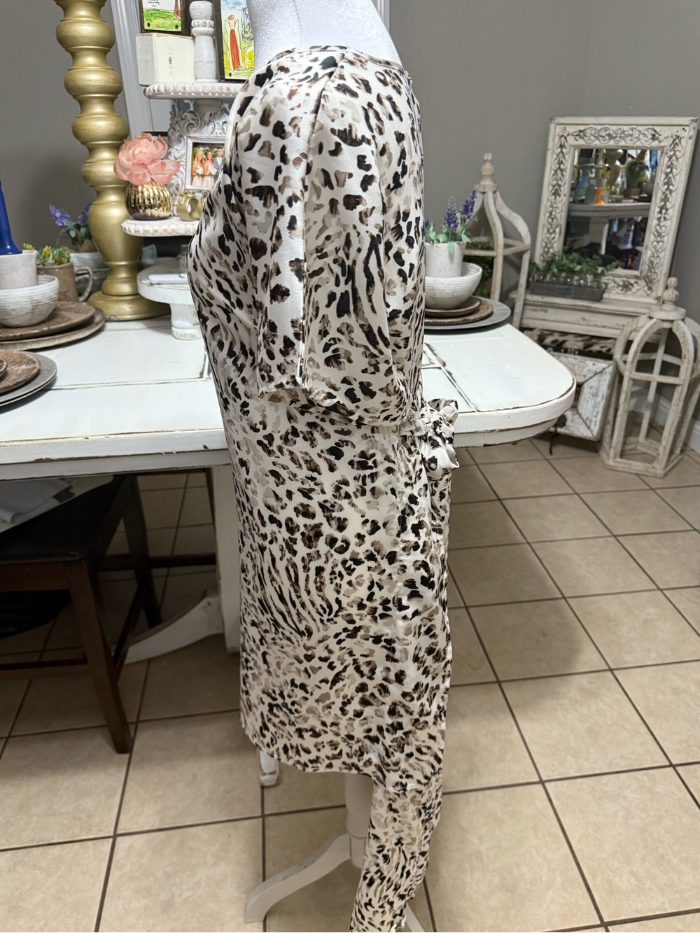 Entro Leopard Print Satin Caftan Dress | V-Neck | Flowy, size small oversized - Picture 11 of 13
